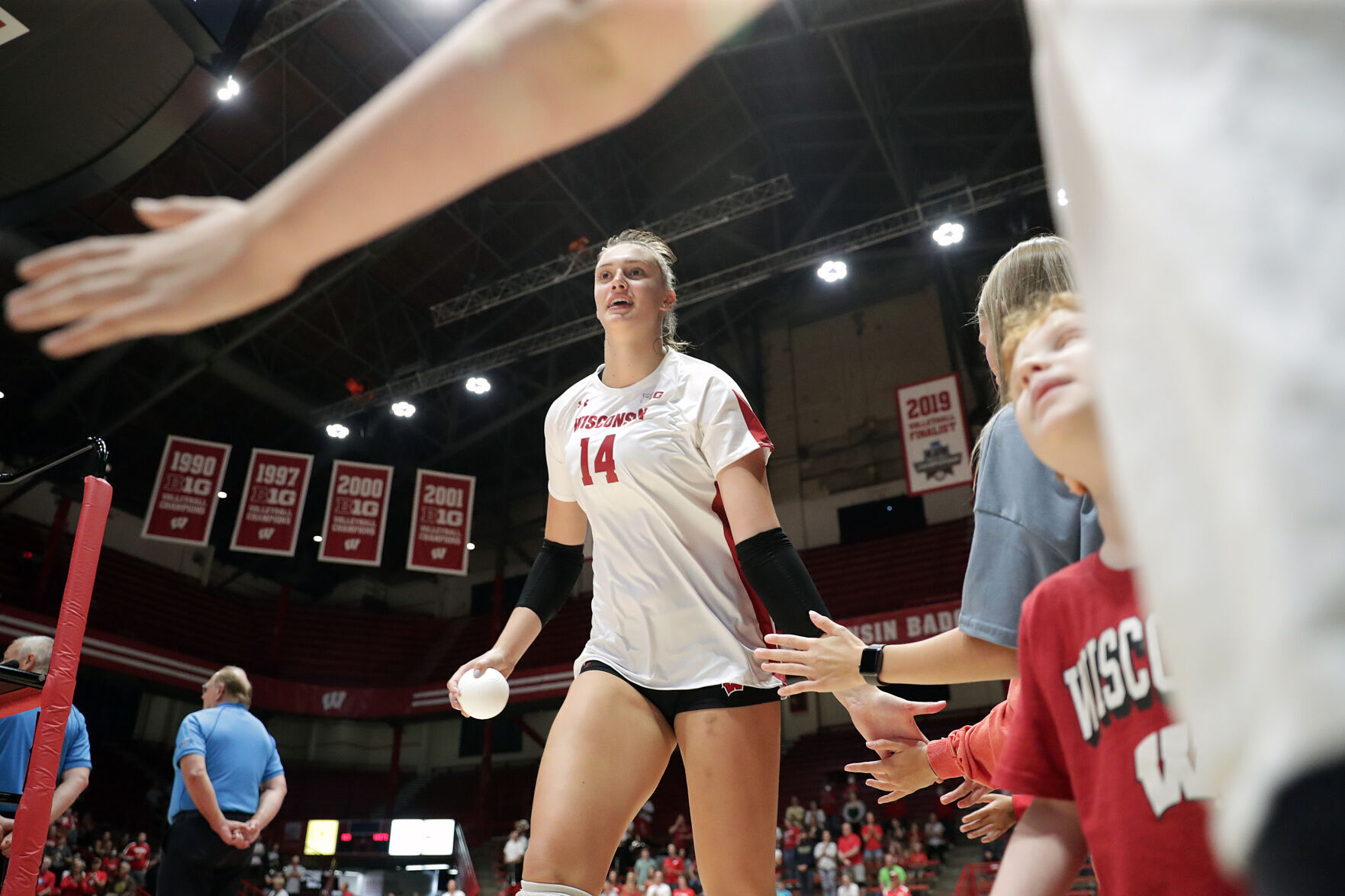 082022uwvolleyball14.JPG